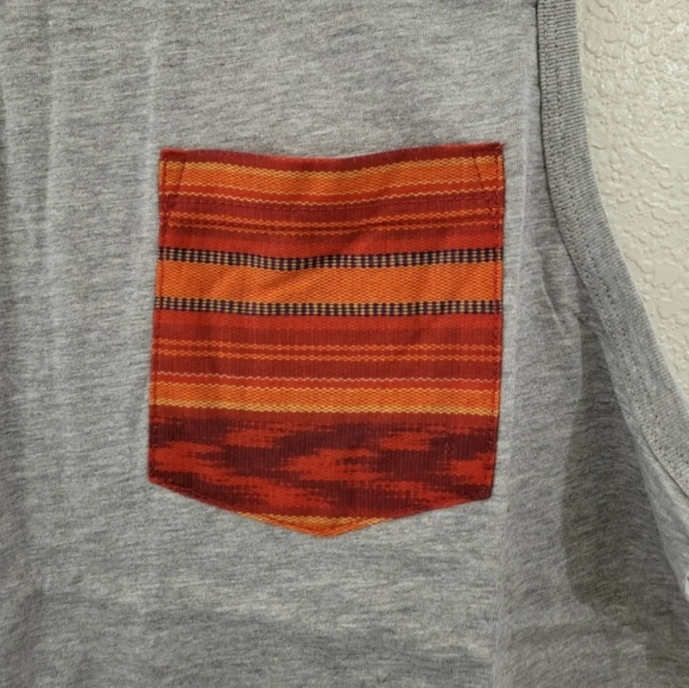 Men's‎ Reef Sun Fade Gray Sleeveless Tank Top with Screen Print Pocket